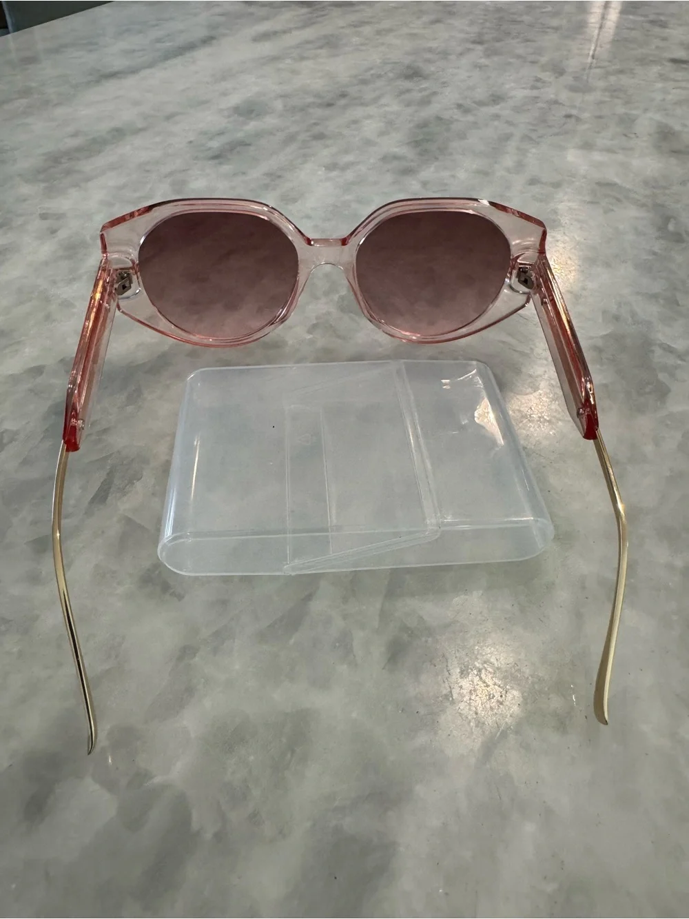 Diff Eyewear Bella Tortoiseshell Sunglasses w/ bonus cute pink round sunnies
